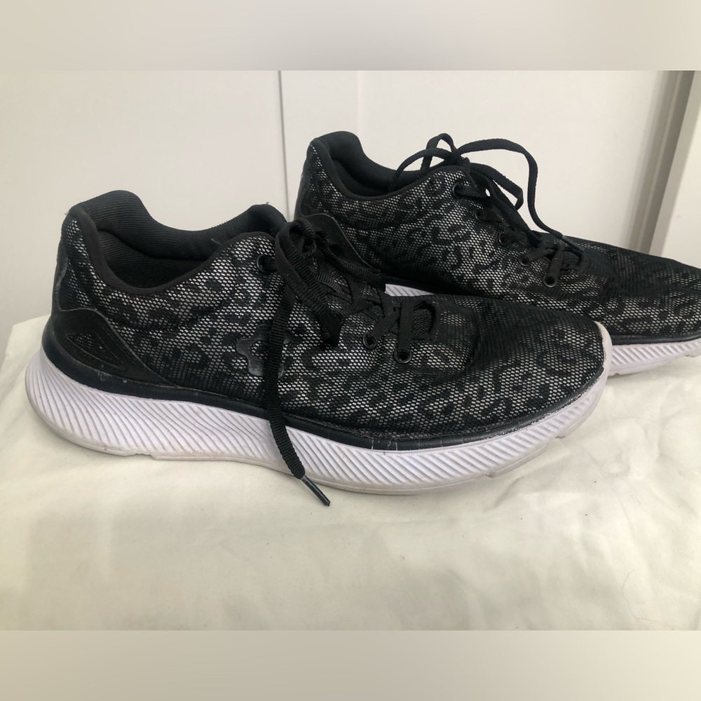 Tennis shoe